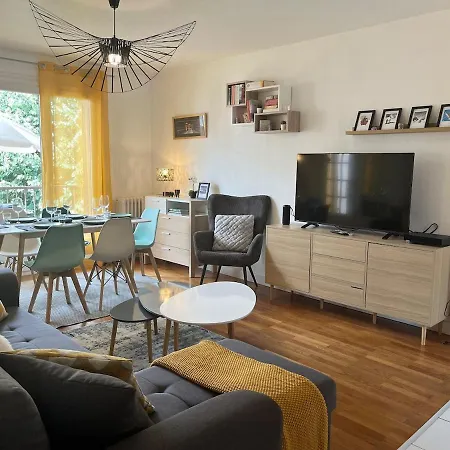 Apartment Bocage - Parking, Balcony, Close To
